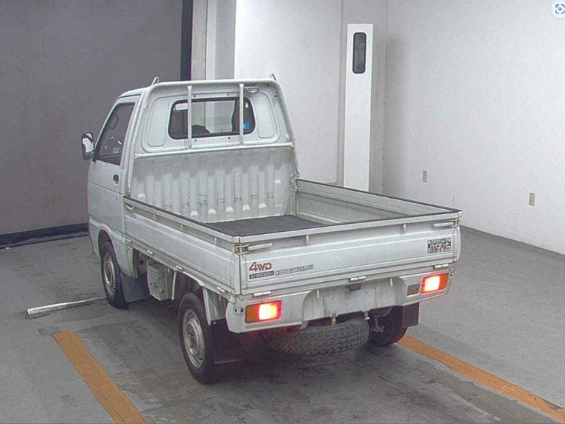 Daihatsu Hijet S81P 4WD MT4 1986 - Image 2